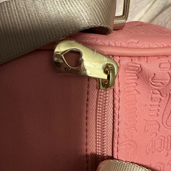 JUICY COUTURE Pink Logo
Embossed Shout Out Large - Picture 9 of 10